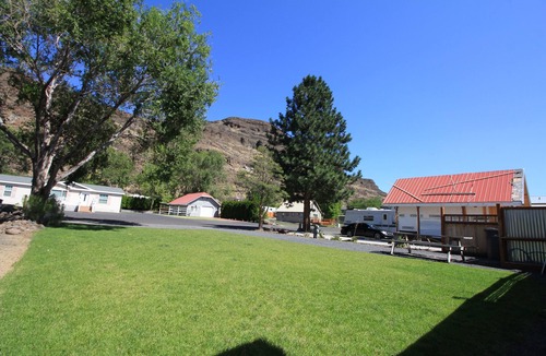 Sunland Estates RV Rental | Sprawling, full hook-up RV