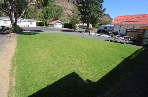 Sunland Estates RV Rental | Sprawling, full hook-up RV