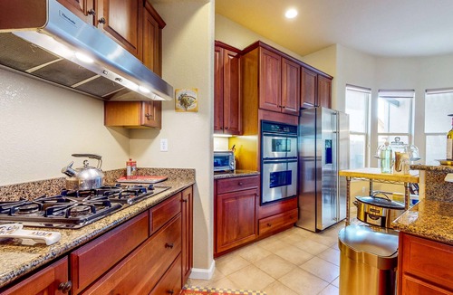 Roseville House | Sprawling Home - Great Location, Large Yard & Pool