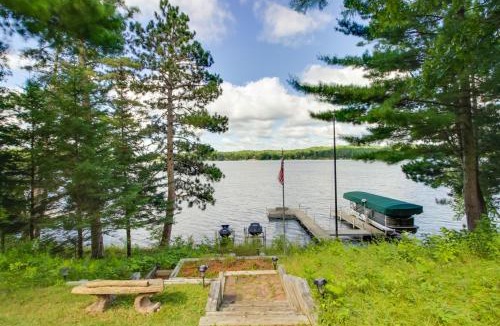 Lake Shore House | Sprawling Minnesota Home with On-Site Lake Access