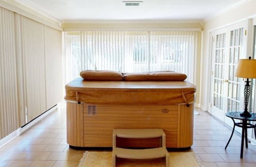 Whitesboro House | Sprawling Rancher- in-ground Heated Pool W/Hot Tub