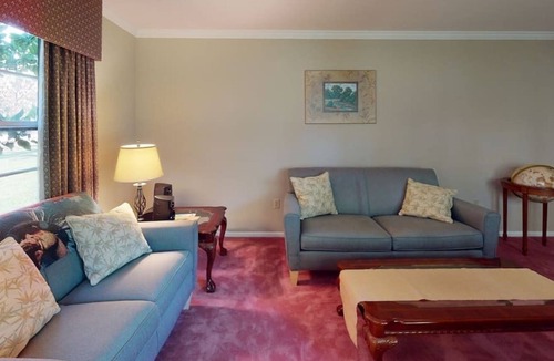 Whitesboro House | Sprawling Rancher- in-ground Heated Pool W/Hot Tub