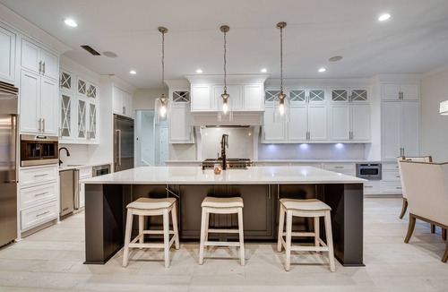 Suwanee House | Sprawling Suwanee Home: Theater, Pool, Hot Tub!
