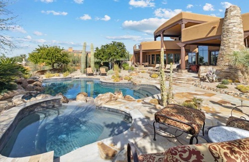 Mirabel Village House | Sprawling Western Paradise on Mirabel Golf Course