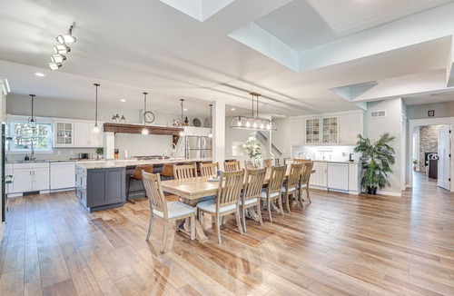 Lake Delton Villa | Sprawling Wisconsin Dells Home w/Deck & Fire Pit