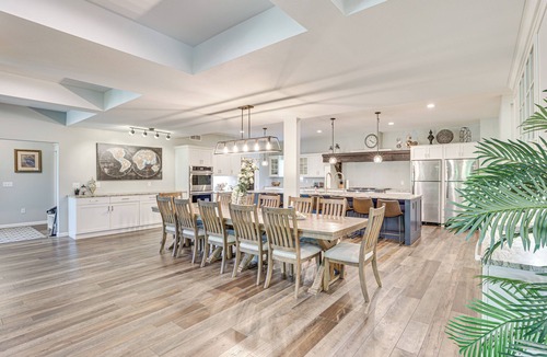 Lake Delton Villa | Sprawling Wisconsin Dells Home w/Deck & Fire Pit
