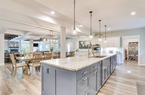 Lake Delton Villa | Sprawling Wisconsin Dells Home w/Deck & Fire Pit