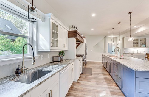 Lake Delton Villa | Sprawling Wisconsin Dells Home w/Deck & Fire Pit