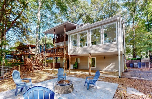 Estill Springs House | Spread Out & Relax at The Lake!