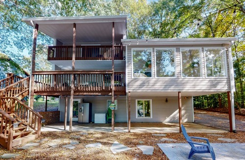Estill Springs House | Spread Out & Relax at The Lake!