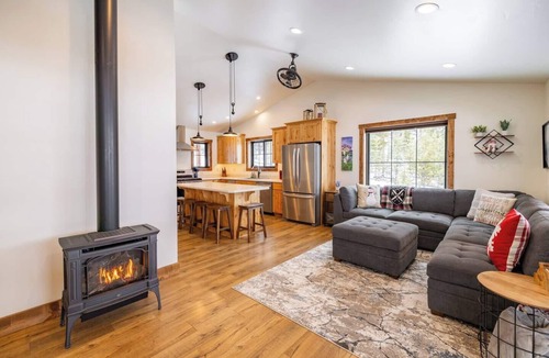 Georgetown Cabin | Spring at the Lake available now!