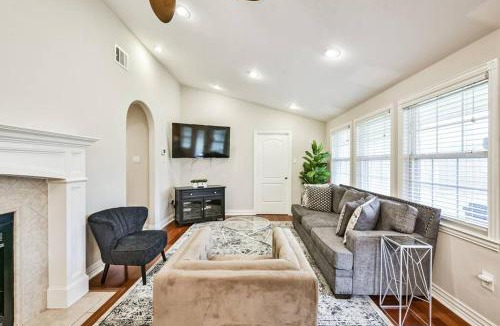 Spring Branch West House | Spring Branch Fast WiFi 2 Kings Sleeps 8