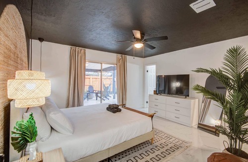 Spring Branch Central House | Spring Branch Getaway Ft. 5BD/2BA, Pool & Hot tub