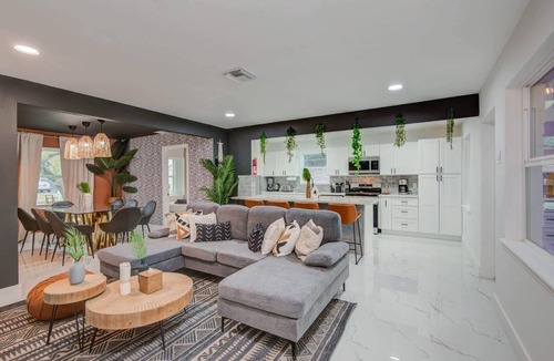 Spring Branch Central House | Spring Branch Getaway Feat 5BD, Pool, Hot tub