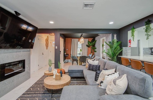 Spring Branch Central House | Spring Branch Getaway Feat 5BD, Pool, Hot tub