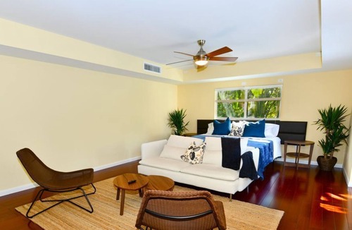 Oakland Park Apartment | Spring Break | 4 Bed Apartment | Private Pool | Beach 4min