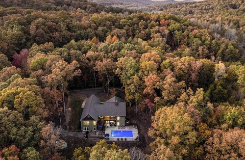 Foxfire Estates Cabin | Spring Break - POOL, sleeps 18, theater, hot tub, gameroom, & 5 min to downtown