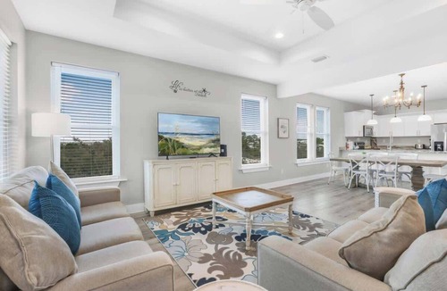 Orange Beach Apartment | Spring Break Ready: 3BR, 2BA, Pool, Beach