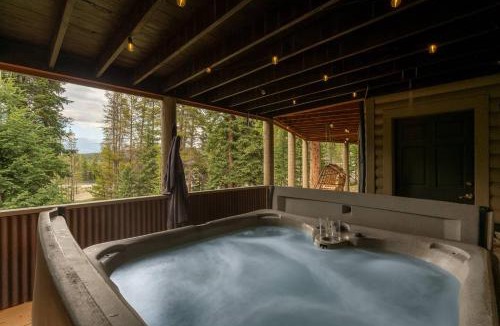 Crown Ski Chalet | Spring Break Spcl! ~ Prvt Sauna/Hot Tub + Fire Pit