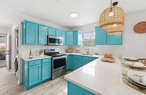 Kiska Beach House | Spring Break Beachside Hot Tub Heated Pool Outdoor Barn Gym Firepit