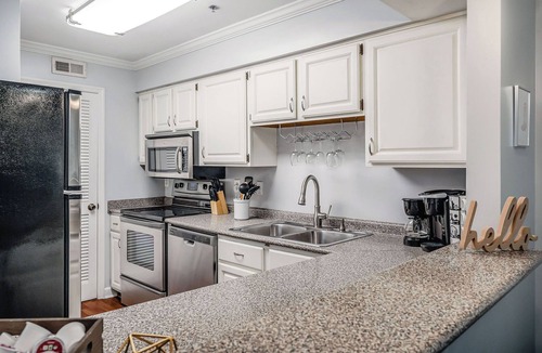 Rutledge Hill Condo | Spring Break! Walk 2 Bars! Free Parking! #644!