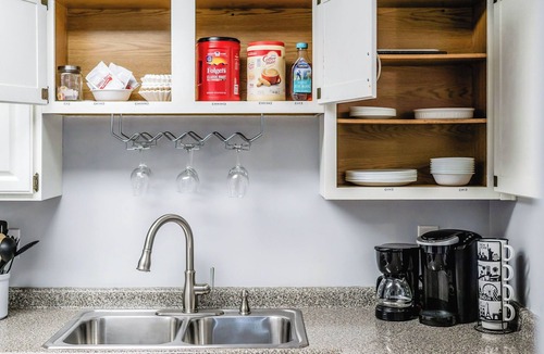 Rutledge Hill Condo | Spring Break! Walk 2 Bars! Free Parking! #644!