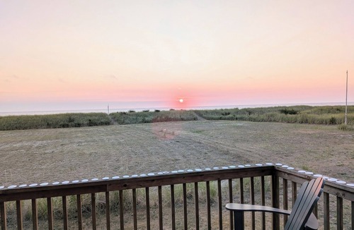 Grayland House | Spring Clamming! Spacious, Serene Grayland Beach Oceanfront! Wifi, Workspaces