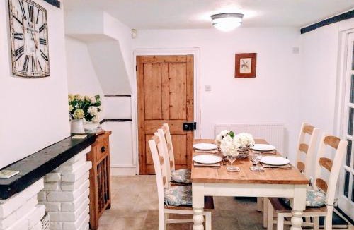 Hartley Wintney House | Spring Cottage