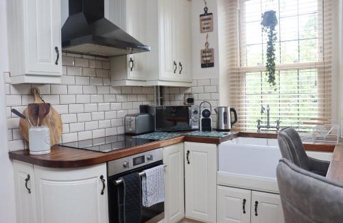 Penistone House | Spring Cottage