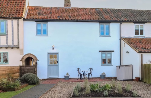 Sea Palling Cottage | SPRING COTTAGE, pet friendly, with open fire in Sea Palling