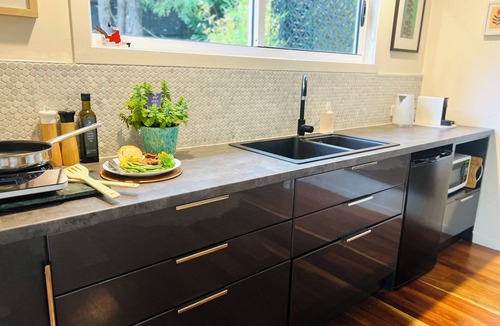 Torquay Apartment | Spring Creek Studio Torquay - A Hidden Gem