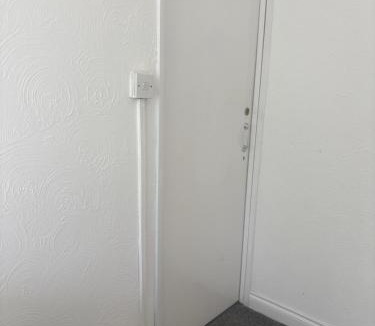 Portswood Apartment | Spring Crescent Apartments - Spacious 1 Bed with Parking, Sleeps 4