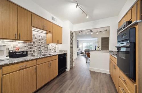 Uptown Apartment | Spring Deals Walk to Galleria Holiday Ready Unit 108