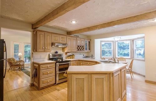 Lake of Bays Cottage | Spring discounts Available @ Muskoka Waterfront Cottage! Pet-Friendly!