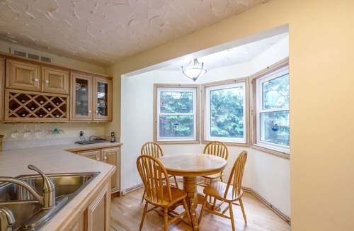 Lake of Bays Cottage | Spring discounts Available @ Muskoka Waterfront Cottage! Pet-Friendly!