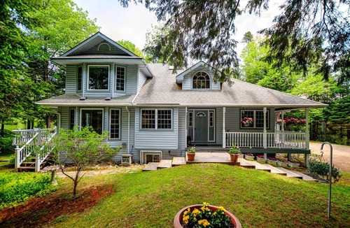 Lake of Bays Cottage | Spring discounts Available @ Muskoka Waterfront Cottage! Pet-Friendly!