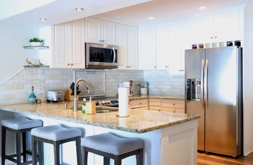 Southside House | ~Spring Ease Sleeps 8 Cool Pool & Shade~