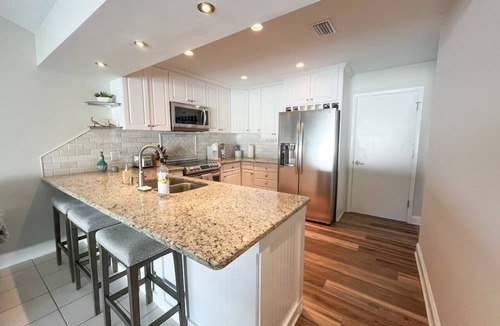Southside House | ~Spring Ease Sleeps 8 Cool Pool & Shade~