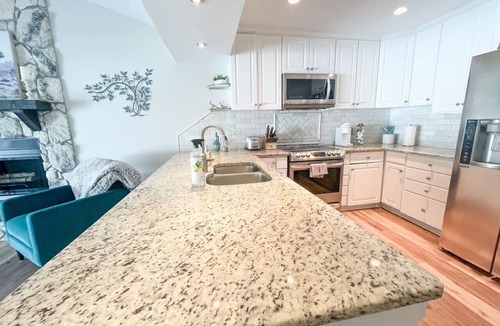 Southside House | ~Spring Ease Sleeps 8 Cool Pool & Shade~