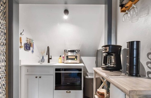 Conway Apartment | Spring-Fed Lake Getaway 2 king master suites