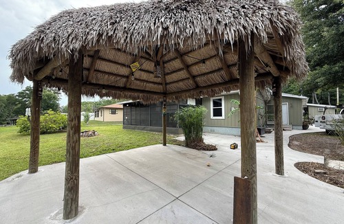Chassahowitzka House | Spring-Fed River, Manatees, Boat Slip, Gulf access, scalloping, golf course.