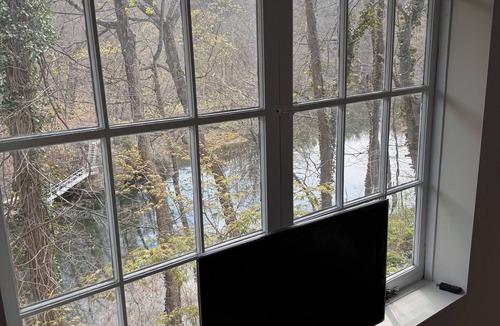 Croton-on-Hudson Cottage | Spring flowers coming up. Plus great views of Croton River Gorge, a birder haven