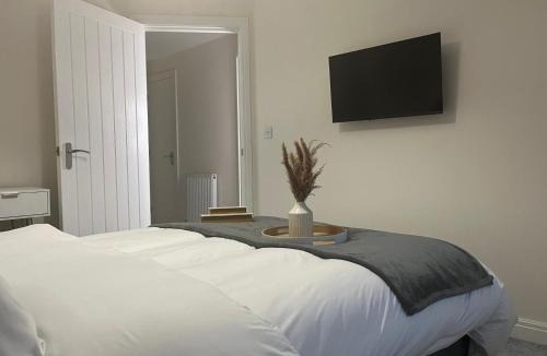 Guide House | Spring gardens