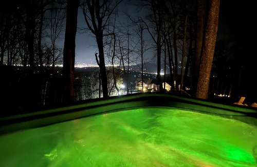 Sevierville Cottage | Spring Getaway | Hot Tub |