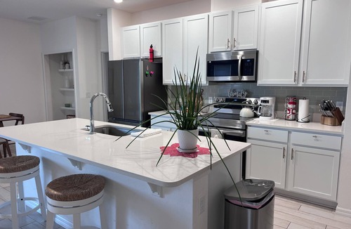 Newberry House | SPRING HAVEN RETREAT! A BEUTIFULL ANDSPOTLESS!