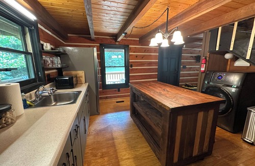 Keysville Cabin | Spring Hideaway Retreat Cabin - a Wildlands Collection property