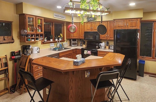 McKellar Cottage | Spring Hill Lodge - Three Bedroom Cottage, Sleeps 8