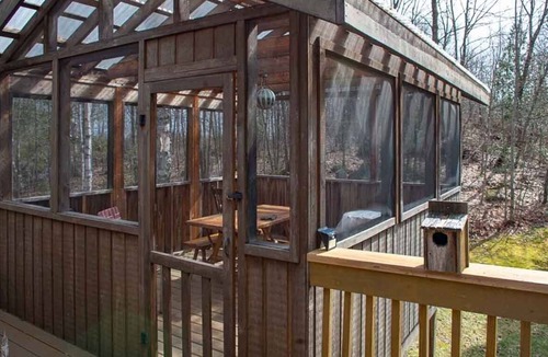 McKellar Cottage | Spring Hill Lodge - Three Bedroom Cottage, Sleeps 8