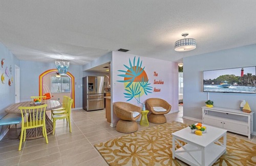 South Bradenton House | Spring into adventure*HTD Pool*Hot Tub*Fire Pit