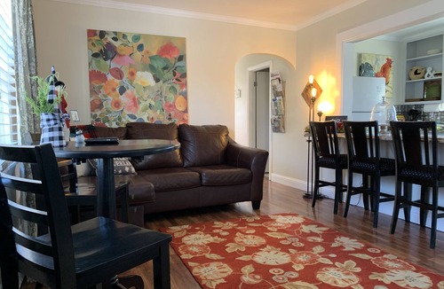Harrisburg Condo | Spring is for Hiking! In Town-Private Hot Tub-2 Bikes-Shawnee National Forest